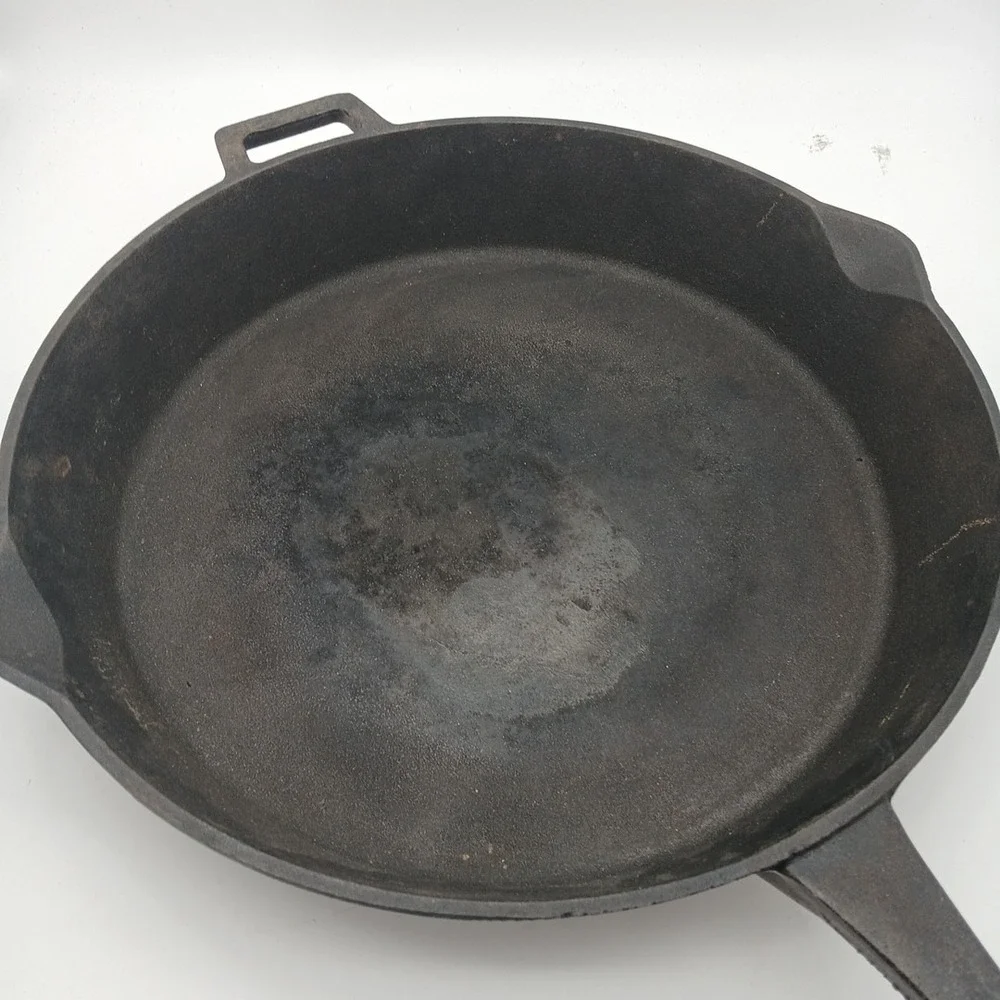 Bayou Classic 14 Inch Double Handled Cast Iron Skillet with Pour Spouts Black